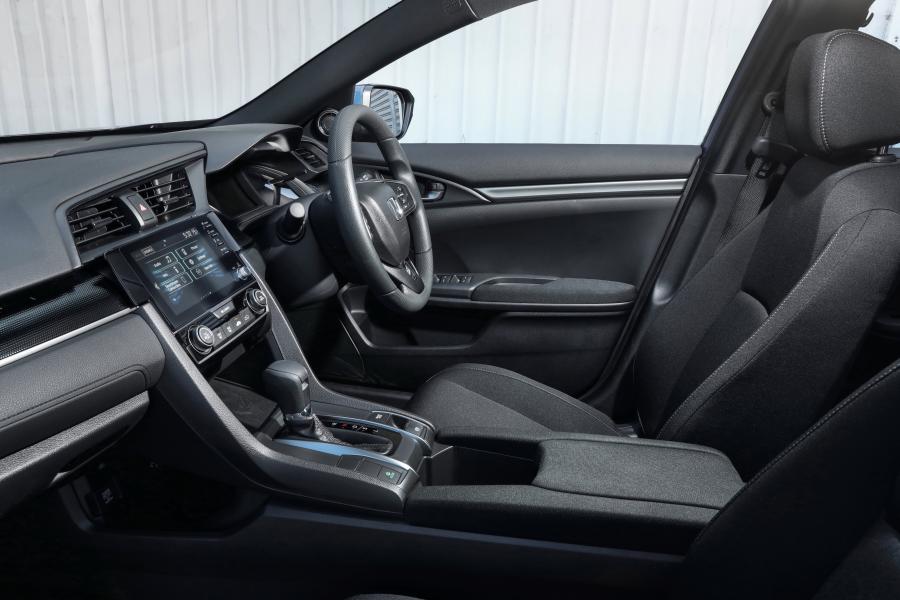 Интерьер Honda Civic VTi Hatchback 2020 года  (AU) (фото 7 из 35)